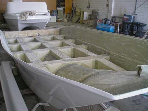 yamaha_boat_contruction_hull_of_cat_with_stringers_loaded
